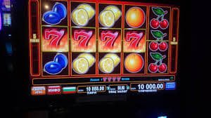 Ilustrasi mobile dan desktop bermain 303vip sportsbook dan casino